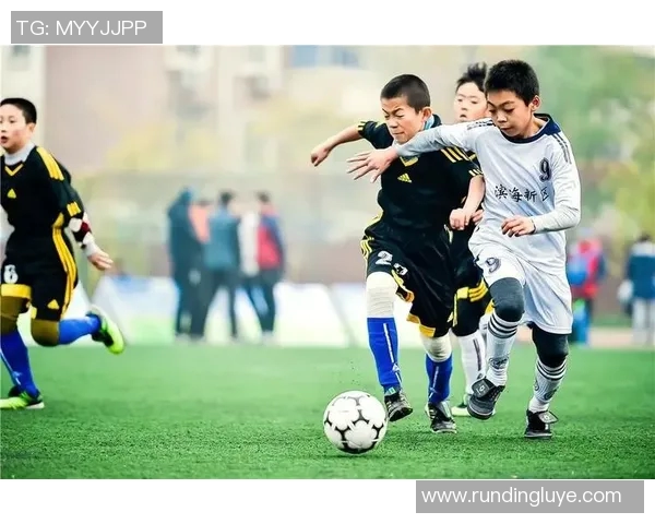 在东京街头偶遇足球明星与日本女孩的奇妙瞬间